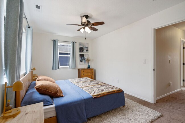 Building Photo - Creston-Kenilworth Neighborhood Newer Cons...