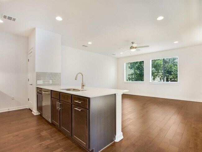 Building Photo - 6800 Menchaca Rd