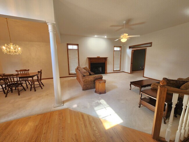 Building Photo - Executive 3+BR, 3BTH Rancher, 2car gar (with ALL utilities only $450/mo) and lawncare and snow re...