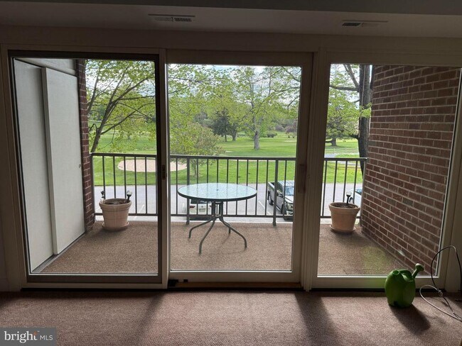 Building Photo - 300 Drummers Ln