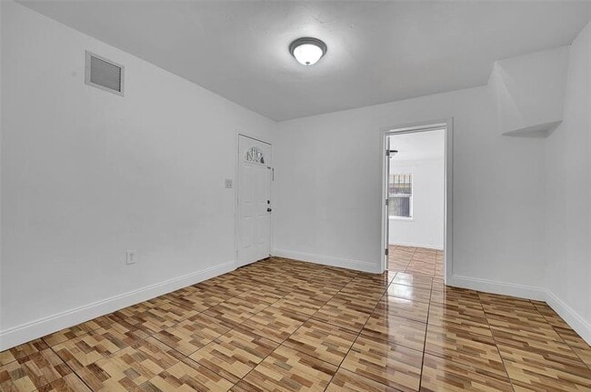 Building Photo - 1646 NE 150th St