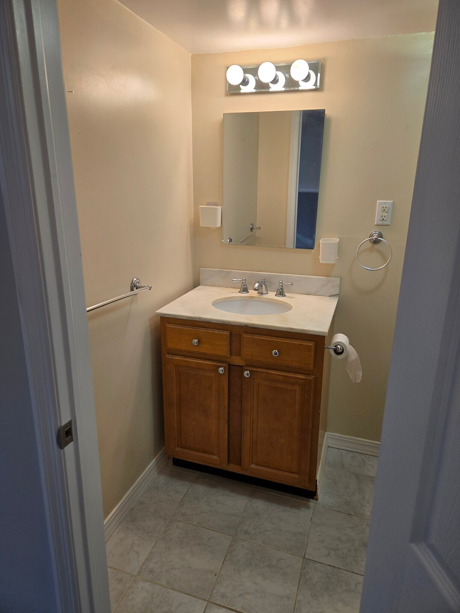 Building Photo - 554 Logan St