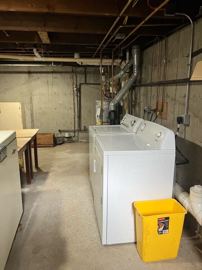 Building Photo - 1801 Beck Ave