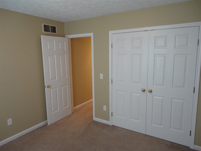 Building Photo - 2282 Villagewood Ct