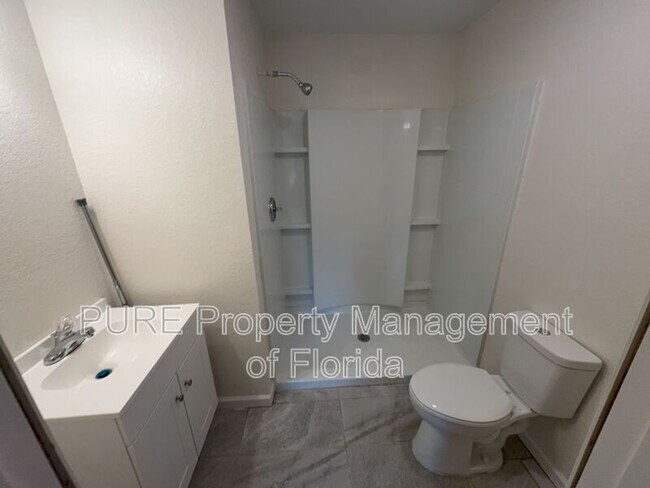 Building Photo - 11330 NE 66th Ln