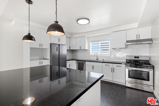 Building Photo - 25226 Loytan St