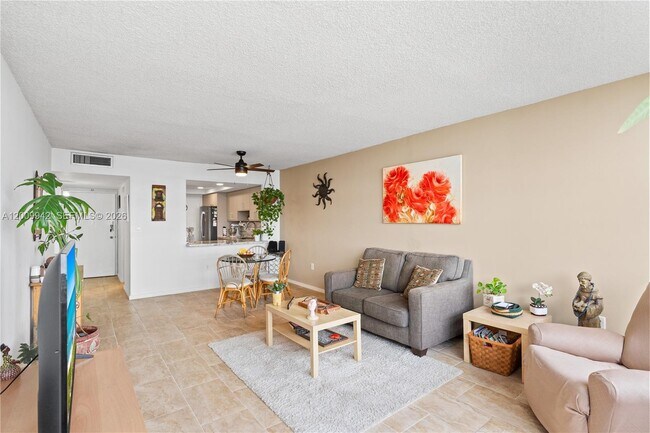 Building Photo - 1301 NE Miami Gardens Dr