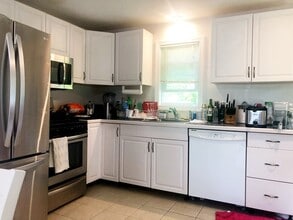 Building Photo - 257 Hudson St