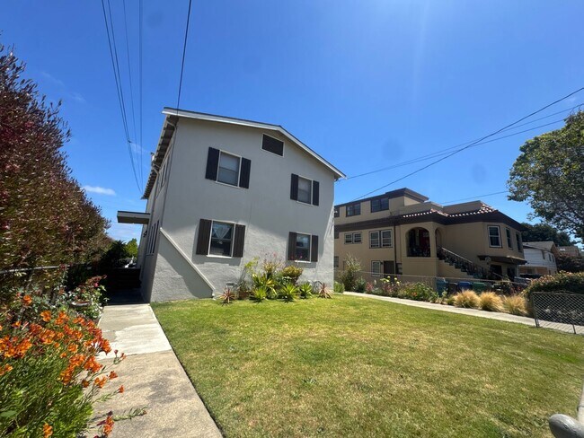Building Photo - 1571 Pacific Ave