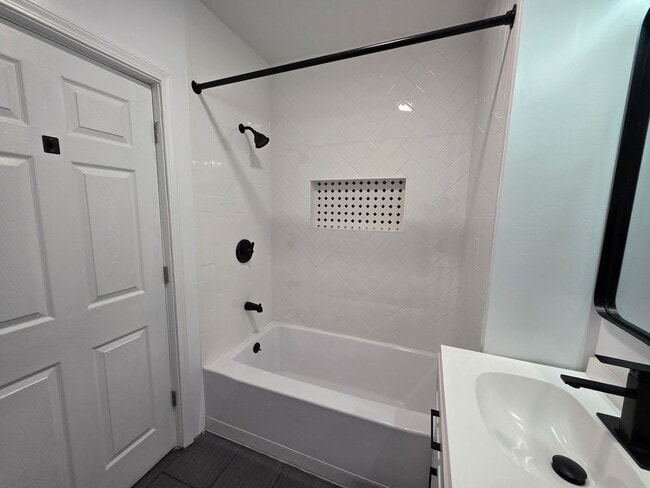 Building Photo - Newly updated 3 bedroom 2 bathroom house for Rent!!!