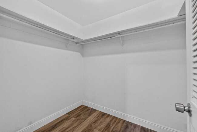 Building Photo - 2101 SE Bisbee St