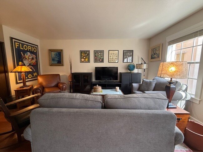 Building Photo - Fully Furnished 2 Bed 2 Bath Condo with Private Patio, 2 Gated Parking Spaces, Pool and Gym