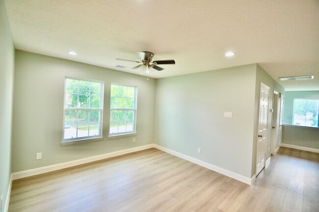 Building Photo - 111 Big Deer Dr