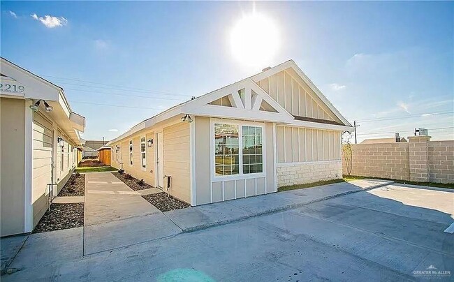 Primary Photo - 2219 Northridge Ave