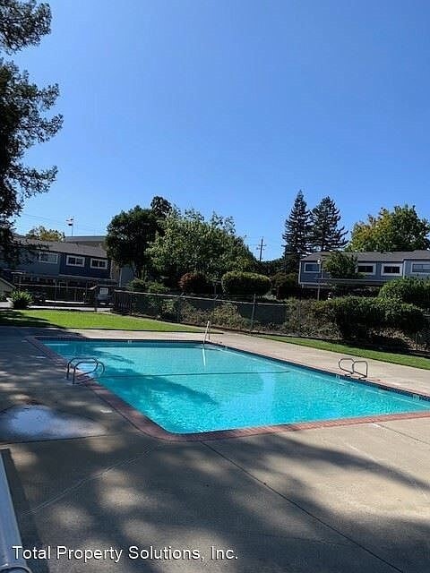 Building Photo - 901 Veterans Dr