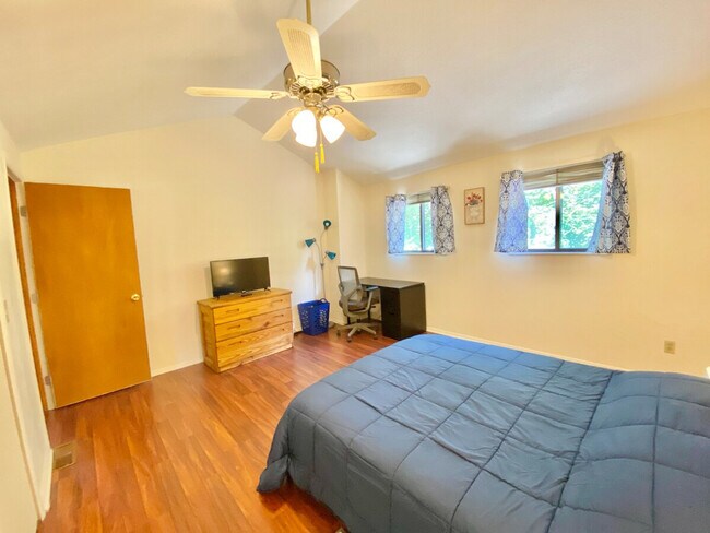 Building Photo - 1375 Rydalmount Rd