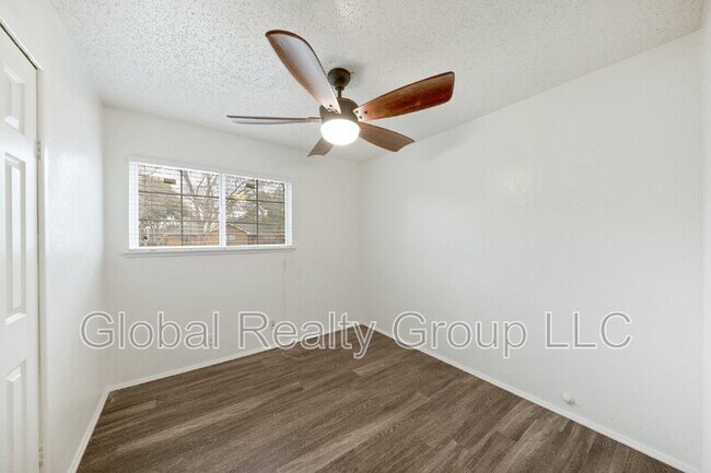 Building Photo - 505 Oasis St