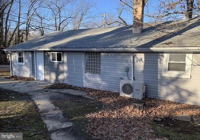 Building Photo - 67 Syringa St