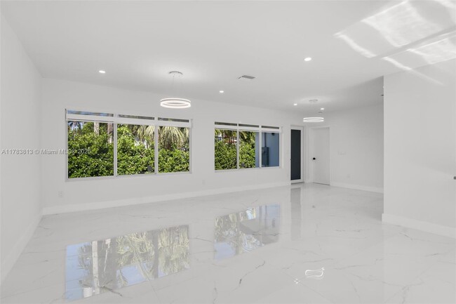 Building Photo - 7420 Beach View Dr