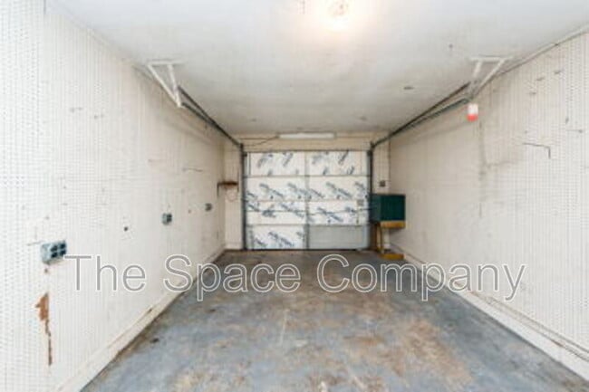 Building Photo - 404 Erskine St