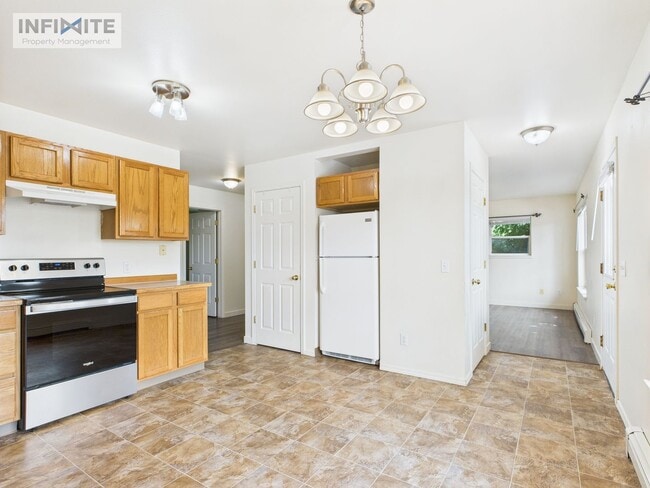 Building Photo - Great Three Bedroom Condo in Belgrade!