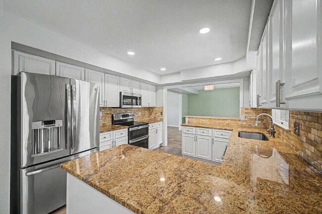 Building Photo - "Spacious 4-Bedroom Oasis with 4 Full Baths in Prime Englewood Location – 3306 Sq. Ft. of Comfort...