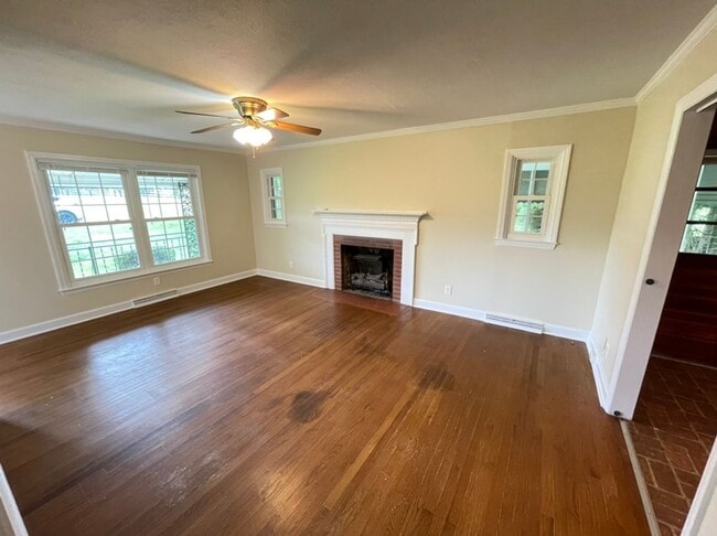 Building Photo - Adorable Apex Ranch on 2 Acres of Land!