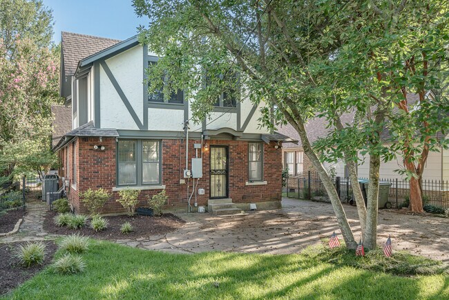 Building Photo - 1876 Crump Ave