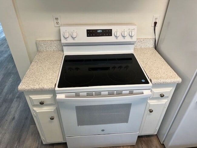 Building Photo - 1000 MacArthur Blvd