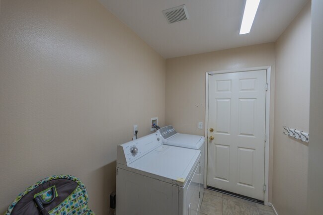 Building Photo - 3713 Steeple Way