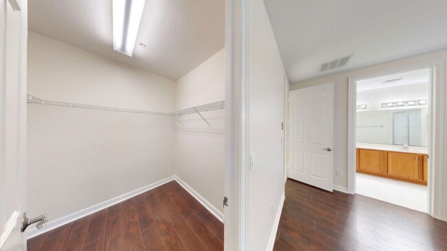 Building Photo - 690 Amador Ln