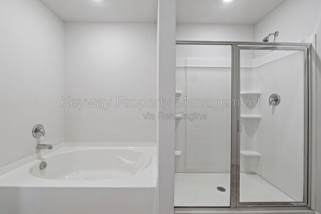 Building Photo - 504 Myrtle Crst