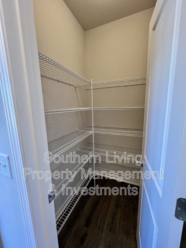Building Photo - 1006 Creeks Landing Dr