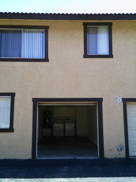 Garage - 404 W Barton Ave