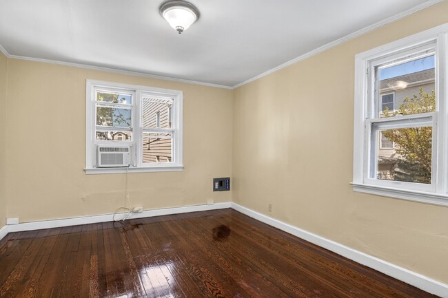 Building Photo - 90 W 43rd St