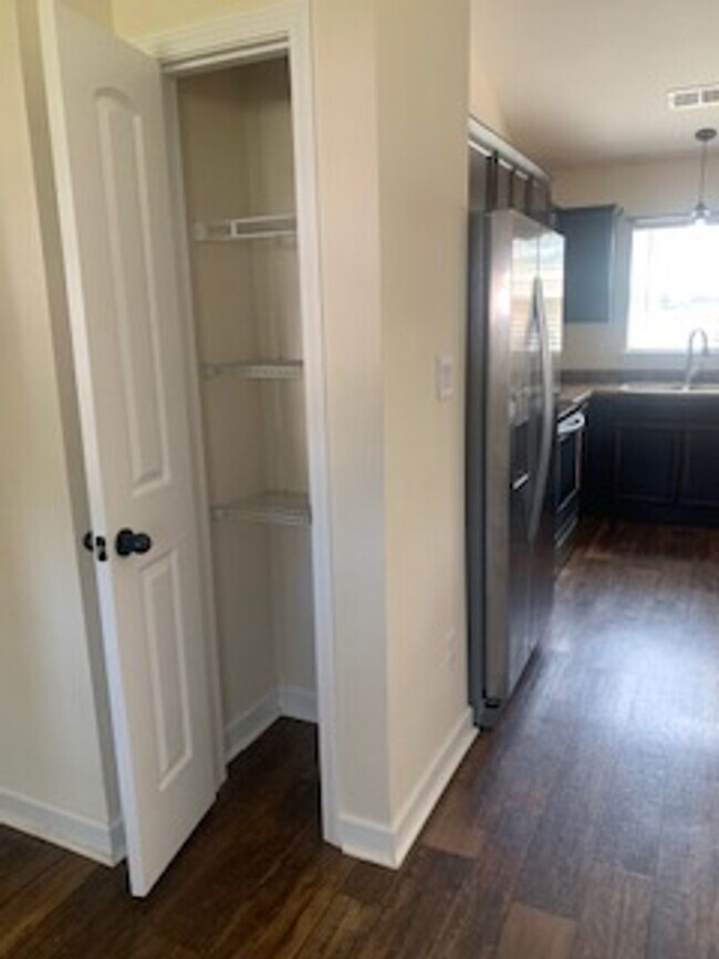 Building Photo - 200 Leeward Landing