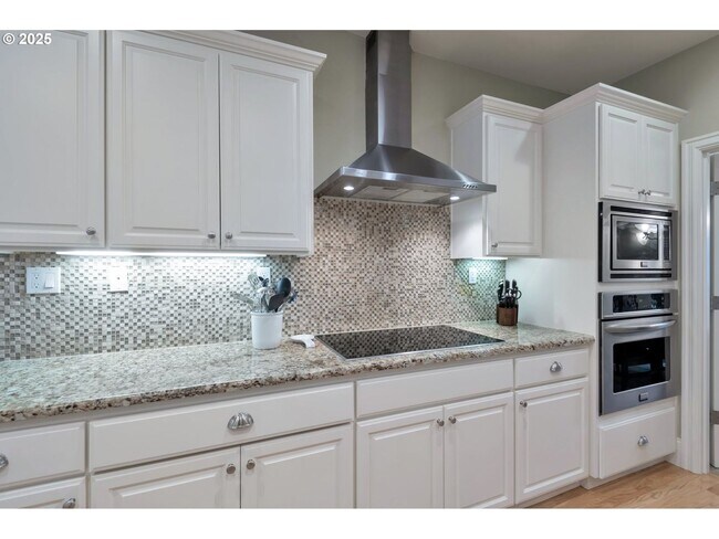 Building Photo - Gorgeous Executive Style Home in Southwest...