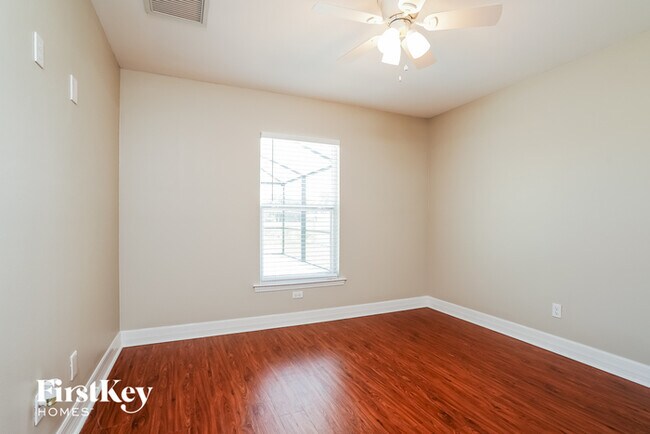 Building Photo - 913 SW 21st Ln