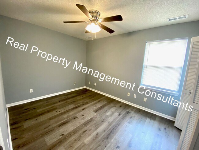 Building Photo - Redbud Ridge 7