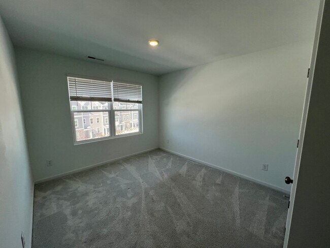 Building Photo - 815 Basswood Gln Trl