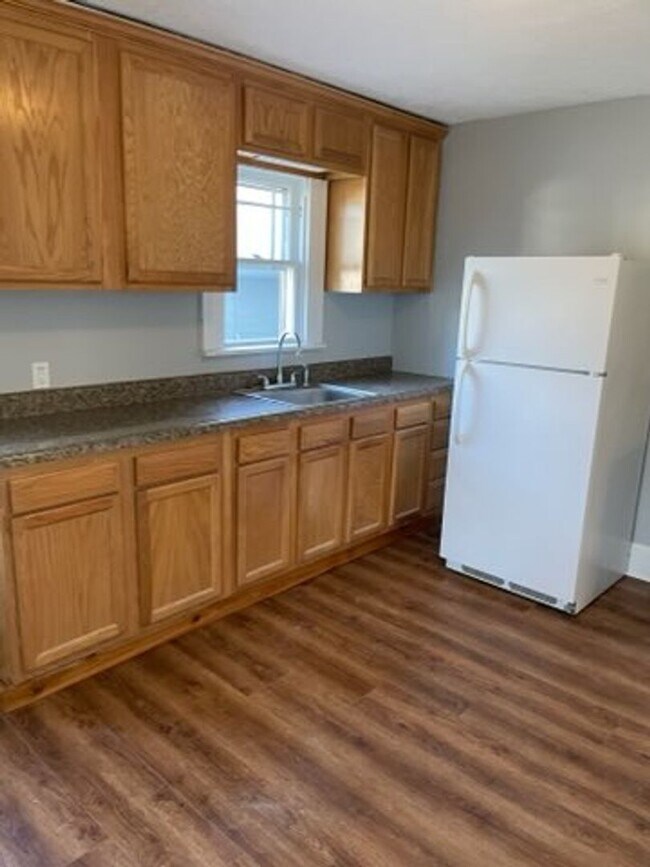 Building Photo - 2 Bed 1 Bath House-PRE LEASING Available N...