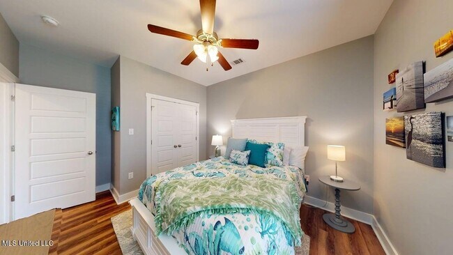 Building Photo - 1215 Ocean View Dr