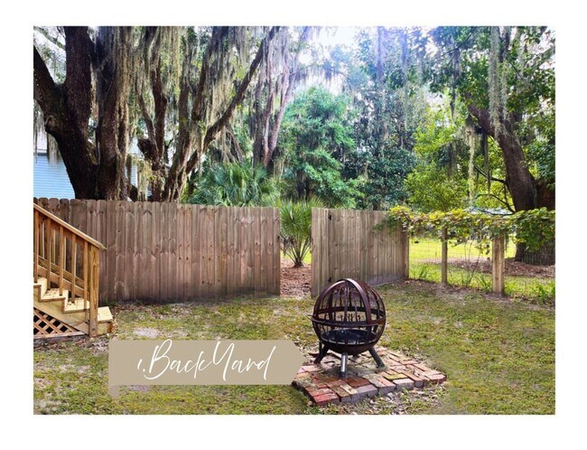 Building Photo - 208 Bartlett St