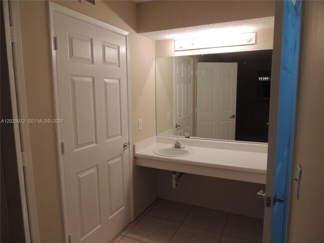Building Photo - 2600 S University Dr