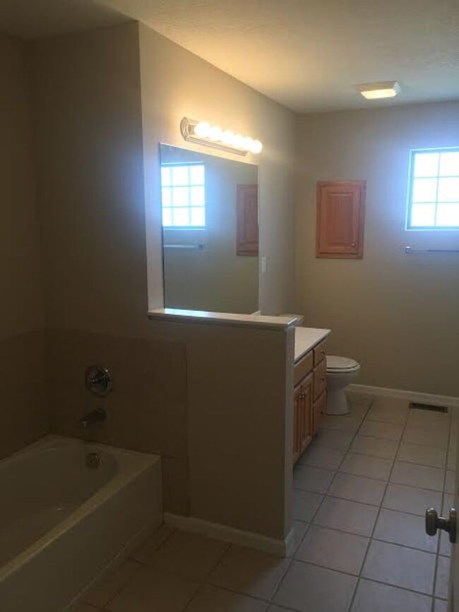 Building Photo - Updated 3x3.5 near Clinton Lake!