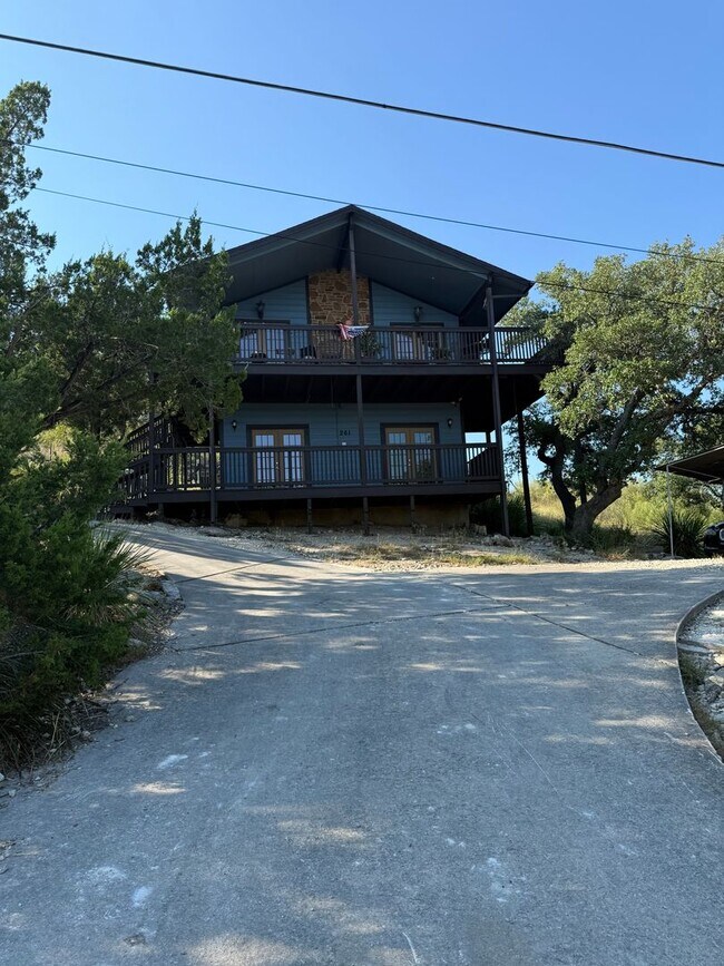 Building Photo - NEW ON MARKET (PRICE DROP!)