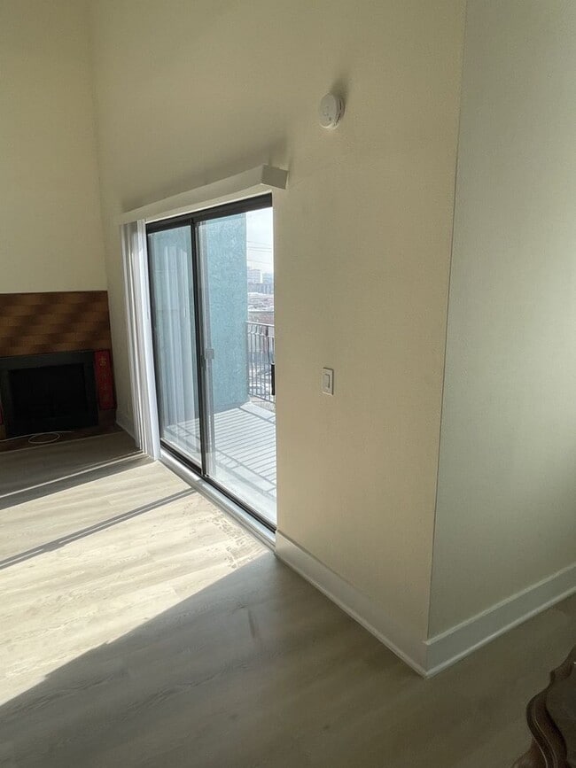 Building Photo - 704 Lookout Dr