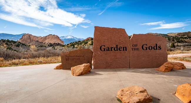 Building Photo - LUXURY 2 Bed, 2 Bath NEAR Garden of the Gods