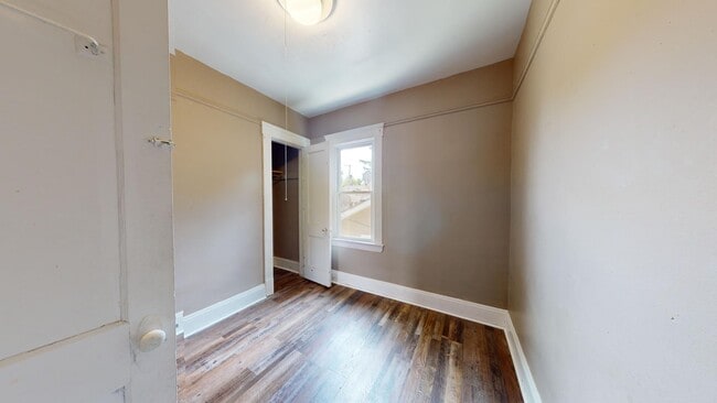 Building Photo - 4104 Clybourne