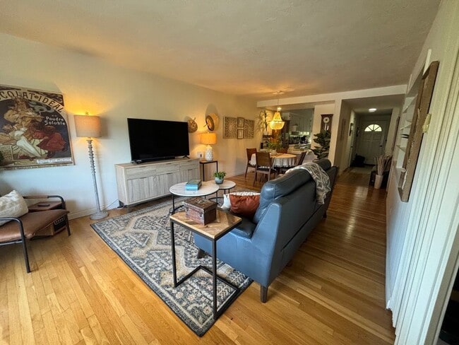 Building Photo - Fully Furnished 2 Bed / 1 Bath Condo Near Downtown La Mesa